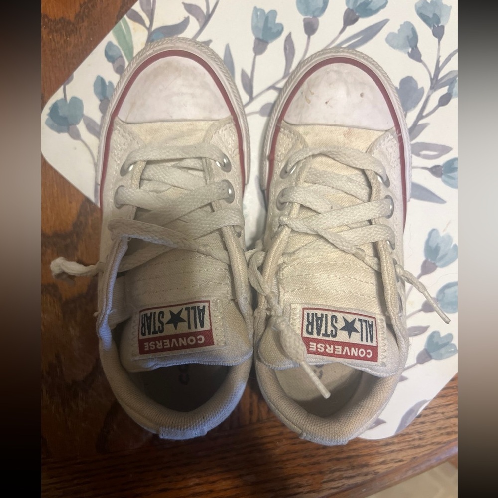 Kids converse